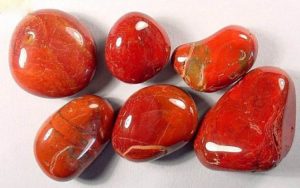 vòng đá mắt hổ đỏ có ý nghĩa gì