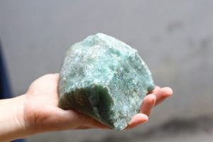 đá thạch anh hợp với mệnh gì, vòng đá thạch anh xanh