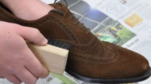 cách giặt giày da lộn